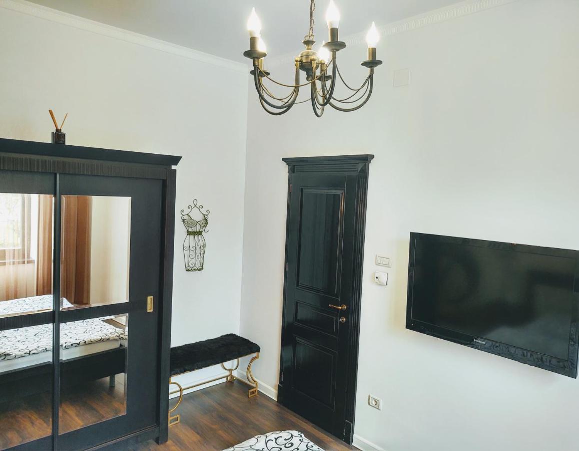 Cezari Aparthotel Braşov Exteriör bild